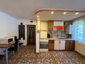 Apartament 3 camere   Zona Lalelelor, parter