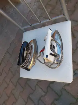 Vand 2 buc fier calcat vechi