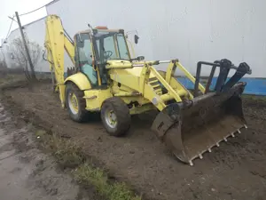 Vând buldoexcavator komatsu WB 93 R 2 