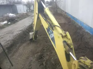 Vând buldoexcavator komatsu WB 93 R 2  - imagine 4