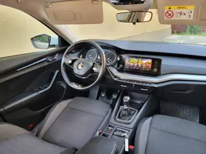 Skoda Octavia 2022 Diesel 2.0 TDI Limuzina Full LED R18 ACC LKA unic proprietar - imagine 8