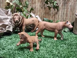 Familie de lei Schleich, 3 figurine