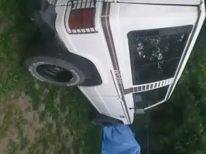 Pajero mk1 fara rugina, suduri vopsea originala  - imagine 3