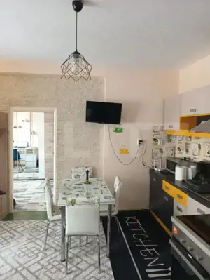 Casa de vanzare, cu 5 camere, 120 mp utili, teren 240 mp, zona UMF