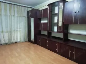 Dau spre inchiriere apartament cu 3 camere decomandat zona Soarelui.