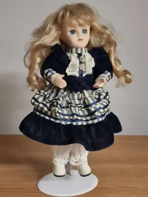 Papusa portelan, de colectie, inaltime 27 cm