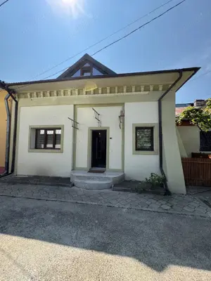 Casă ultracentrală de închiriat  750  125mp  ideală de familie & birou