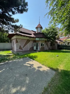 Inchiriem Casa primitoare pe Decebal. 5 camere + curte. Ideală pentru Educatie Creativitate Birouri