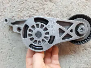 Vând 3 întinzătoare  cu rola pentru accesorii 