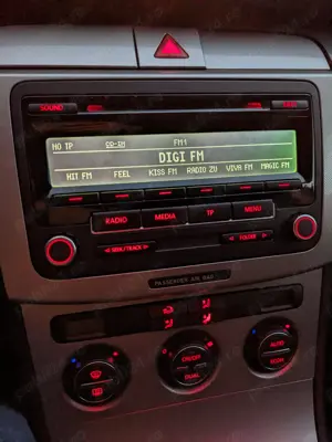 MP3 auto Volkswagen RCD310 Seat Passat Golf5 Golf6 Polo Tiguan Touran Leon RCD Afisaj Negru - imagine 3