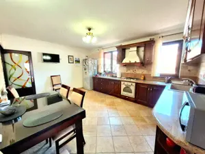 Casă / Vilă cu 4 camere de vânzare in Spataru, Buzau - imagine 12