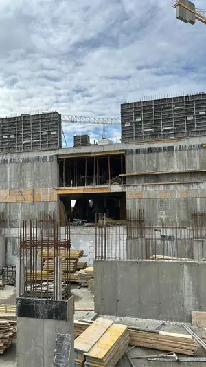  Construcții Blocuri & Case - La Roșu  La Cheie