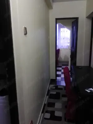 Vand apartament cu 2 camere, mobilat complect.