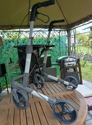 Rolator cadru cu roti