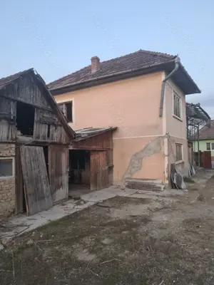 Casa de vanzare cu etaj  - imagine 2