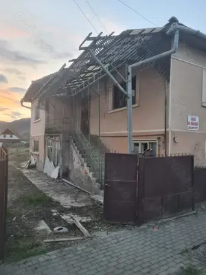 Casa de vanzare cu etaj  - imagine 3