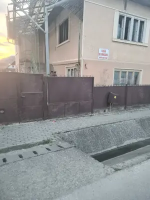 Casa de vanzare cu etaj