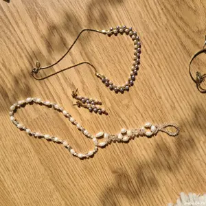 vand set cercei si colier din perle si ce se vede 