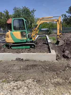 Lucrari cu miniexcavator - imagine 2