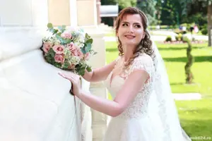 Vând rochie de mireasă, stil prințesă ,culoarea ivory .