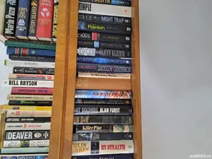 vand carti in limba engleza