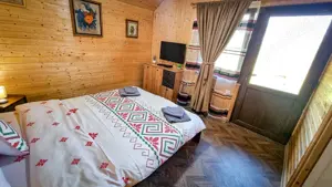Escapadă rustică în Apuseni   cabane, ciubăr, camping, transfer din Timiș - imagine 3