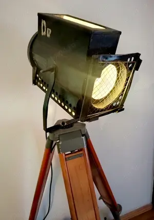 Vechi reflectoare,proiectoare scena teatru,anii 60.