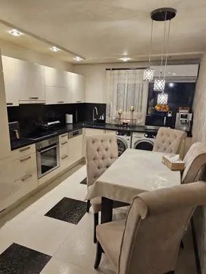 Vând apartament 3 camere, decomandat, etaj 1, Sibiu