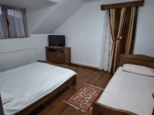 Inchiriez Cabana pe Valea Avrigului-Casa Natalia - imagine 6
