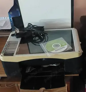 Vând imprimanta color