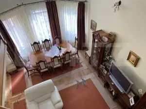 Casa de vanzare, 400 mp, zona Paulesti