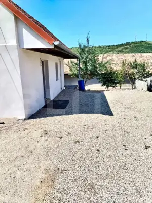 „Casă accesibilă în Aiud – 2 camere, zonă liniștită, potențial mare” - imagine 2