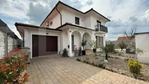 Un colț de rai, cu suflet de oraș – Refugiul tău din Dinias