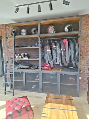 Comoda și raft stil industrial pentru moto sau dressing cu scara