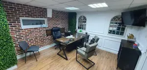 Birou stil industrial cu usa plasa si soldati cu polite lemn - imagine 3