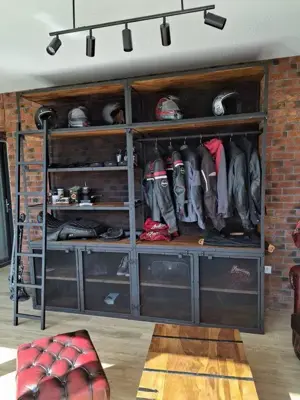 Rafturi  birouri  receptii stil industrial, fier lemn natural.