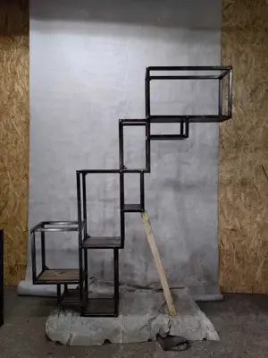 Raft decalat- stil industrial- fier si lemn executat la comanda