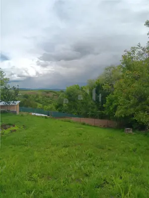 Ciurbesti TEREN 1347mp cu casa batraneasca 61mp utilitati trase panorama superba