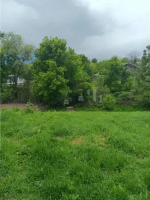 Ciurbesti TEREN 1347mp cu casa batraneasca 61mp utilitati trase panorama superba - imagine 2