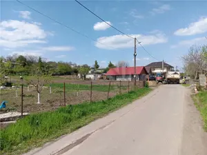 Uricani TEREN 1000mp str asfaltata cu toate utilitatile intre case - imagine 2