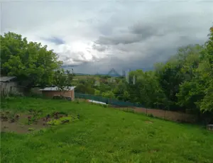 Ciurbesti TEREN 1347mp cu casa batraneasca 61mp utilitati trase panorama superba - imagine 3