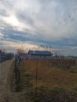 Aroneanu Teren 1172mp intravilan cu apa, canalizare, curentul electric pe teren gazul la limita tere