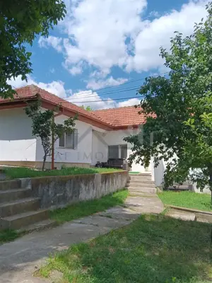 Copou-Sararie, casa caramida (anul-2000) su=100mp. teren 500mp