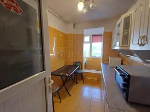 3 camere în zona Complex Studentesc