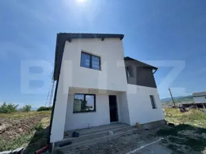 Casă nouă cu design modern, 4 camere cu potențial imens de personalizare