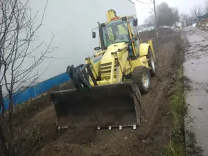 Vând buldoexcavator komatsu WB 93 R 2  - imagine 3