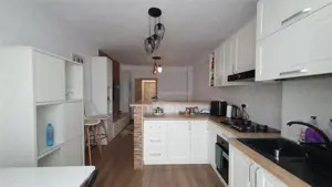 Apartament - 4 camere - 80 mp - Burdujeni - Moldova