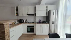 Apartament - 4 camere - 80 mp - Burdujeni - Moldova