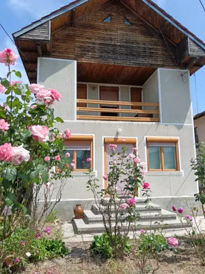 VÂND CASĂ în Albeștii de Argeș, centru.