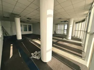 Spațiu comercial de 130 mp de închiriat în Galați Locație excelentă pe Bulevardul George Coșbuc - imagine 4